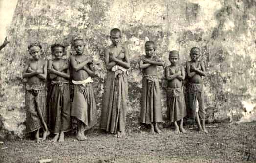 Boys of Mālé Island, 1903